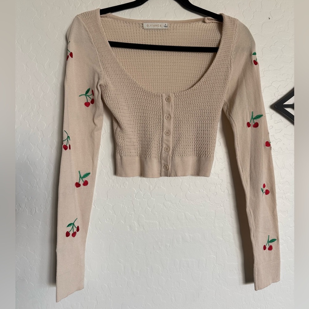 O. VIANCA Cherry Embroidered Beige Cropped Cardigan - Medium